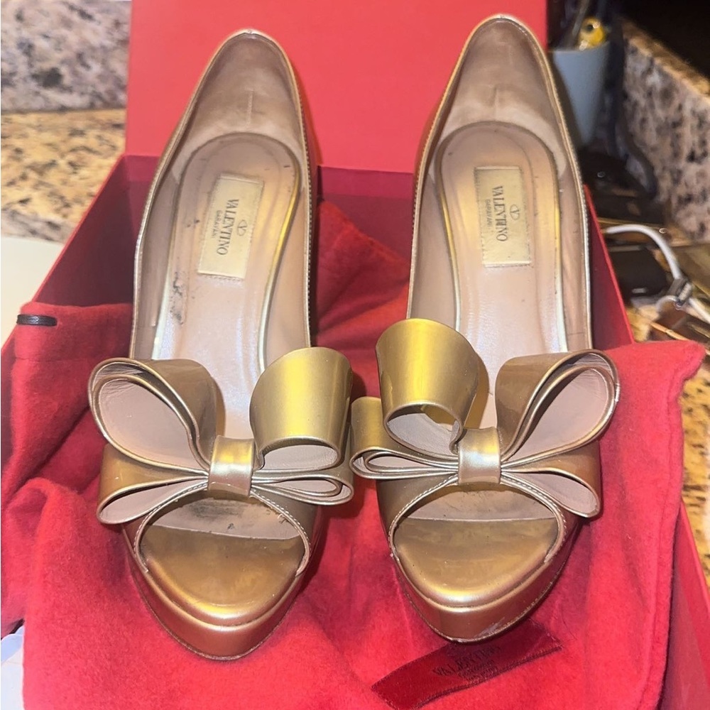 Valentino heels bow with box